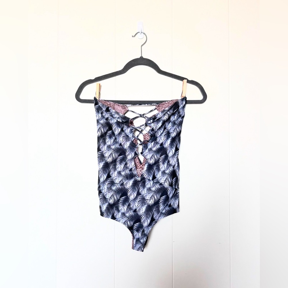 Acacia One Piece in Bronx in Night Palm
